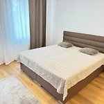 Riverside Apartment Praha